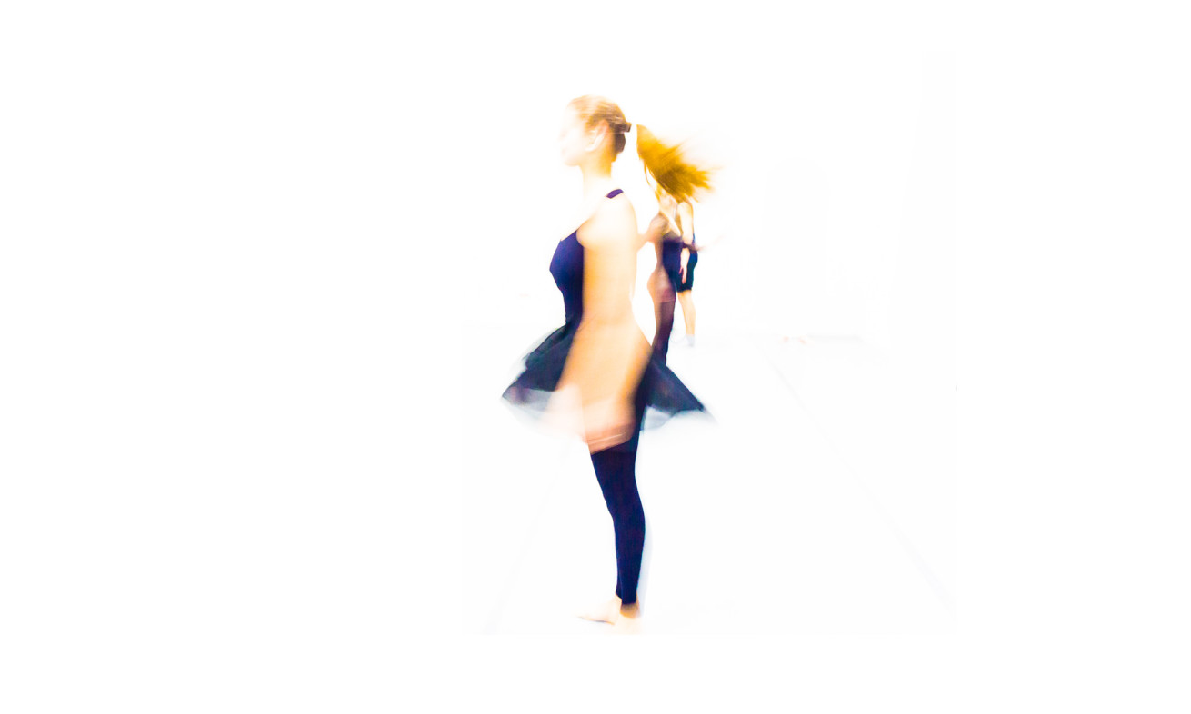 dancer-in-the-middle