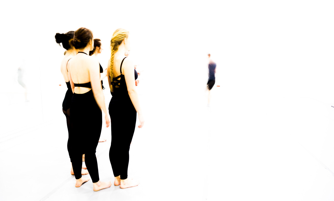 dancers-in-the-light-2